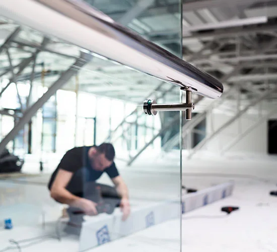 Pinellas Park, FL highly skilled glass repair technicians